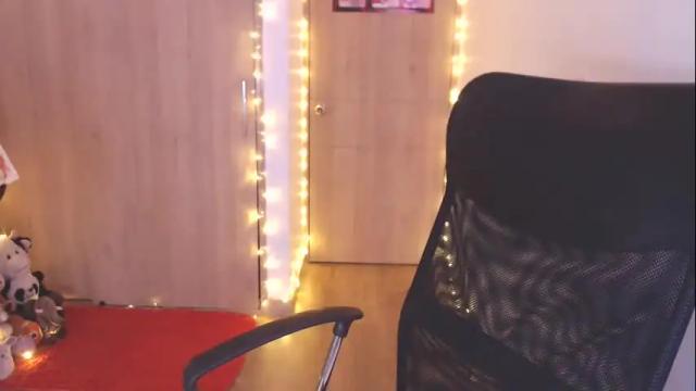 Image 2 of cute_eliz Stream on Chaturbate on 1 month ago