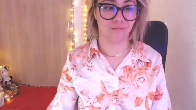 Image 3 of cute_eliz Stream on Chaturbate on 1 month ago
