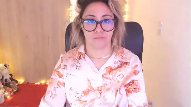 Image 8 of cute_eliz Stream on Chaturbate on 1 month ago