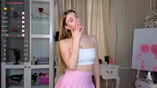 Image 4 of cute_fox_girl Stream on Chaturbate on 1 month ago