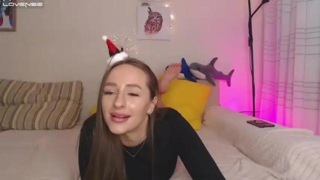 Image 7 of cute_girl_mia__ Stream on Chaturbate on 16 months ago