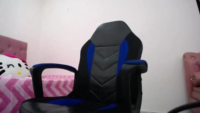 Image 6 of cute_isaaa Stream on Chaturbate on 16 months ago