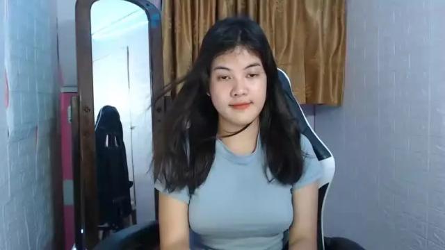 Image 2 of cute_krizzaxx21 Stream on Chaturbate on 13 months ago