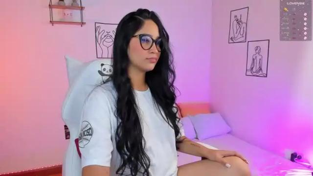 Image 6 of cute_lina_ Stream on Chaturbate on 13 months ago