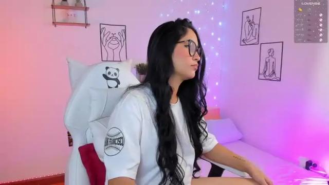 Image 8 of cute_lina_ Stream on Chaturbate on 13 months ago