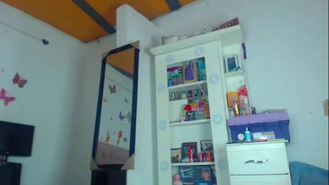 Image 3 of cute_roxxi Stream on Chaturbate on 3 months ago