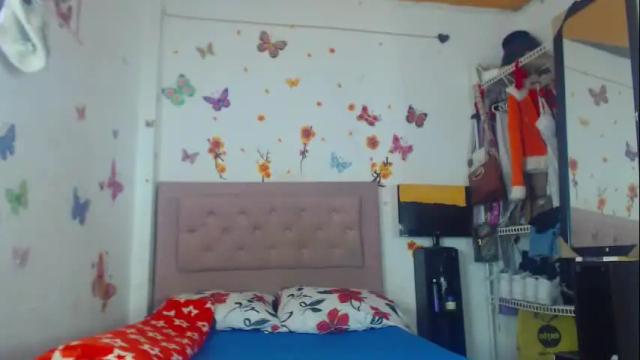 Image 2 of cute_roxxi Stream on Chaturbate on 1 month ago