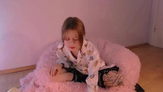 Image 12 of cute_shyy Stream on Chaturbate on 21 months ago