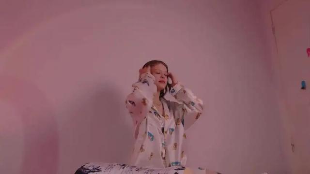 Image 12 of cute_shyy Stream on Chaturbate on 20 months ago