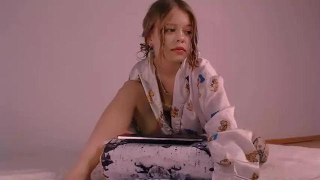 Image 11 of cute_shyy Stream on Chaturbate on 27 months ago