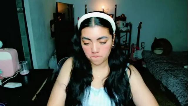 Image 11 of cuteambervi Stream on Chaturbate on 26 days ago