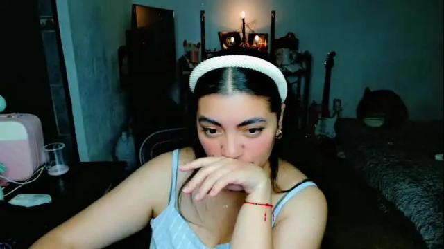 Image 6 of cuteambervi Stream on Chaturbate on 26 days ago