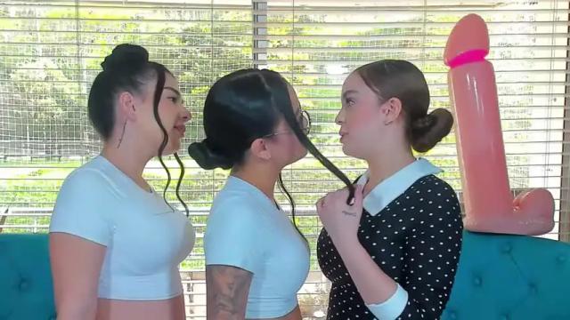 Image 2 of cuteanddesesperate Stream on Chaturbate on 1 month ago