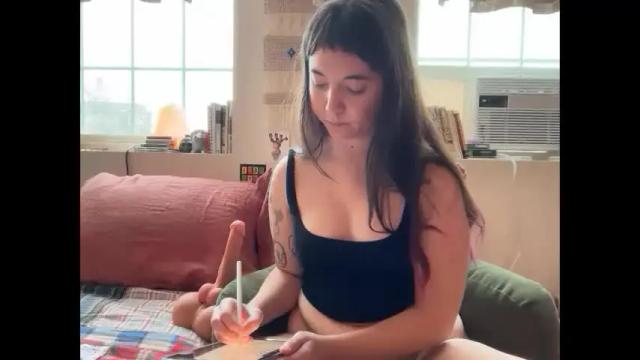 Image 3 of cuteballoons Stream on Chaturbate on 1 month ago