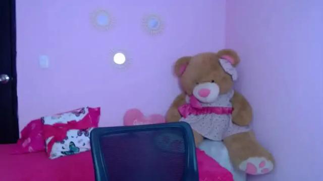 Image 4 of cutee_zoe Stream on Chaturbate on 15 months ago