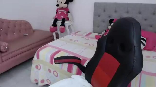 Image 3 of cutee_zoe Stream on Chaturbate on 15 months ago