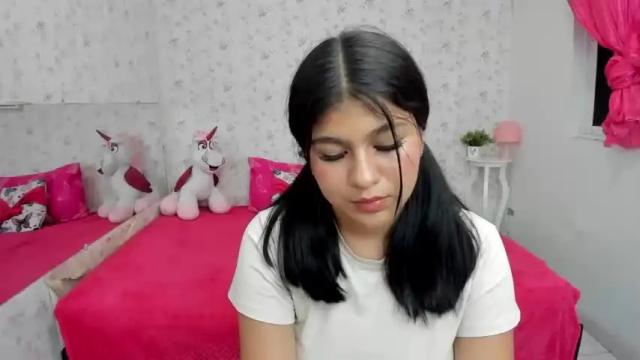 Image 4 of cutee_zoe Stream on Chaturbate on 14 months ago