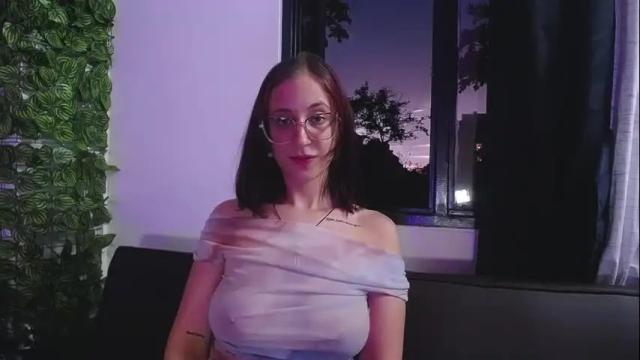 Image 10 of cutelaura1 Stream on Chaturbate on 1 month ago
