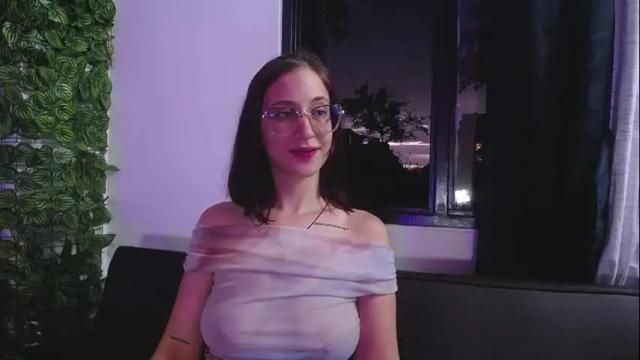 Image 11 of cutelaura1 Stream on Chaturbate on 1 month ago