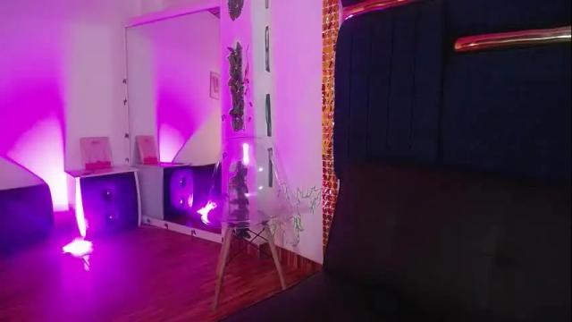 Image 11 of cutelaura1 Stream on Chaturbate on 1 month ago