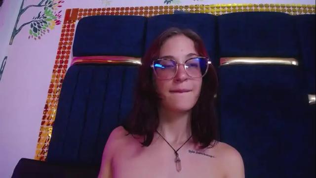 Image 10 of cutelaura1 Stream on Chaturbate on 8 months ago
