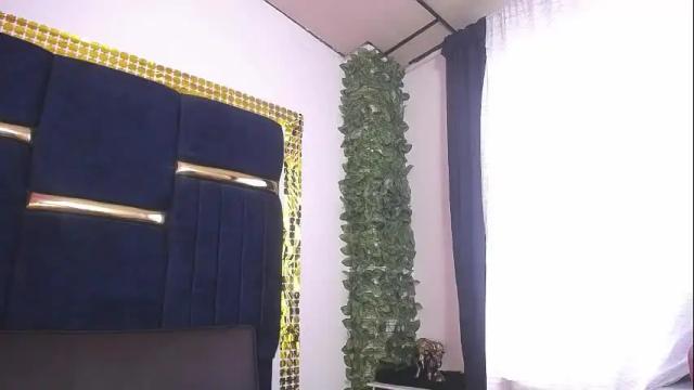 Image 4 of cutelaura1 Stream on Chaturbate on 29 days ago