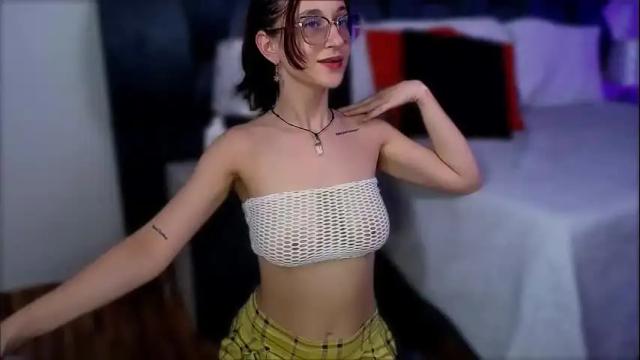 Image 10 of cutelaura1 Stream on Chaturbate on 13 days ago