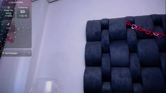 Image 3 of cutelaura1 Stream on Chaturbate on 10 days ago
