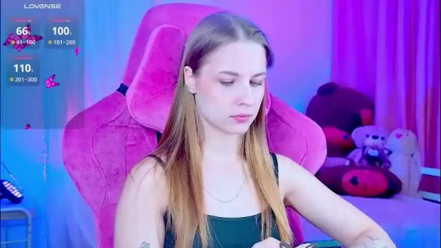 Image 2 of cutemousee Stream on Chaturbate on 26 days ago