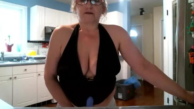 Image 12 of cutenlittle28 Stream on Chaturbate on 29 days ago