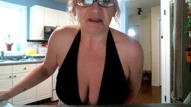 Image 6 of cutenlittle28 Stream on Chaturbate on 29 days ago