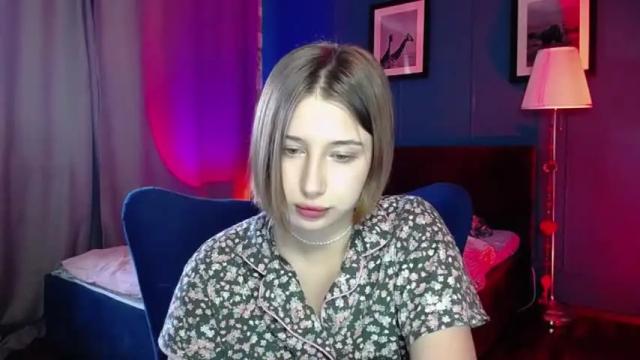 Image 11 of cuterlina Stream on Chaturbate on 21 months ago