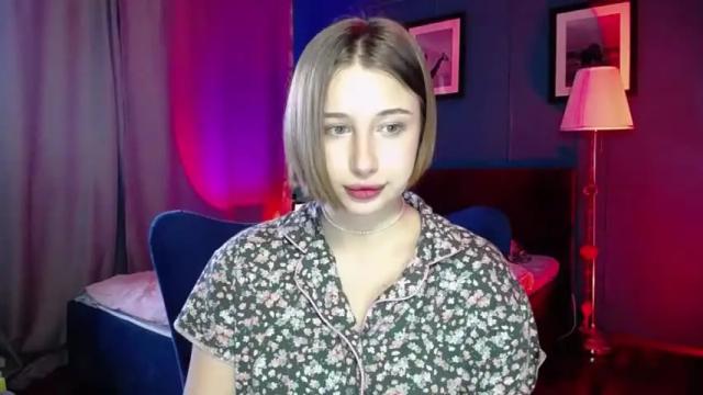 Image 2 of cuterlina Stream on Chaturbate on 21 months ago