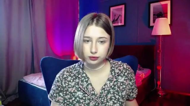 Image 3 of cuterlina Stream on Chaturbate on 21 months ago