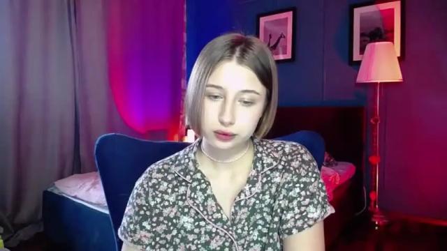 Image 4 of cuterlina Stream on Chaturbate on 21 months ago