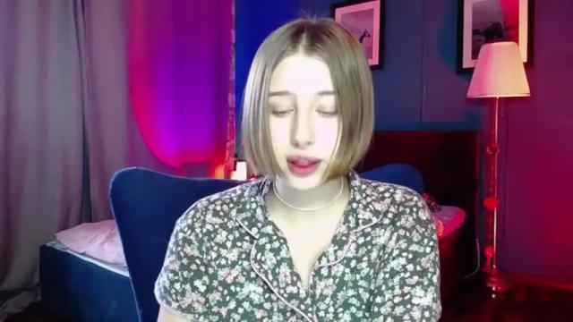 Image 6 of cuterlina Stream on Chaturbate on 21 months ago