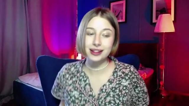 Image 7 of cuterlina Stream on Chaturbate on 21 months ago