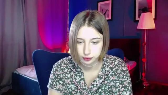 Image 8 of cuterlina Stream on Chaturbate on 21 months ago