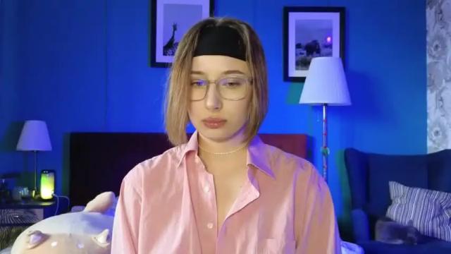 Image 3 of cuterlina Stream on Chaturbate on 20 months ago