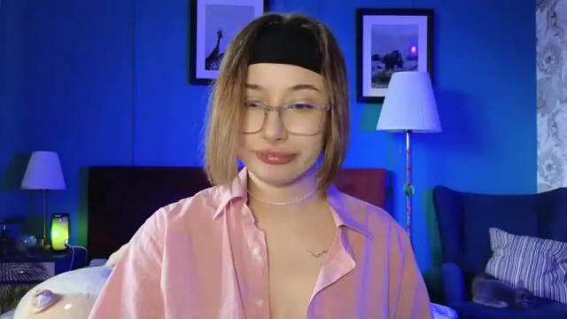 Image 4 of cuterlina Stream on Chaturbate on 20 months ago