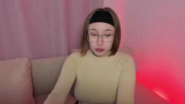 Image 8 of cuterlina Stream on Chaturbate on 19 months ago