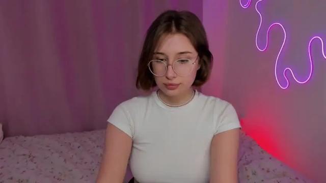 Image 12 of cuterlina Stream on Chaturbate on 19 months ago