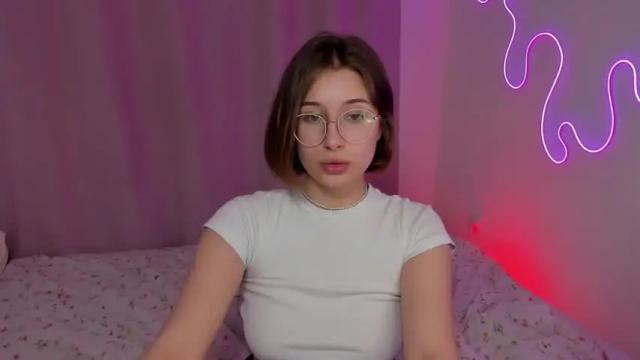 Image 8 of cuterlina Stream on Chaturbate on 19 months ago