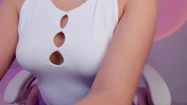 Image 3 of cuterlina Stream on Chaturbate on 19 months ago