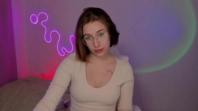 Image 2 of cuterlina Stream on Chaturbate on 18 months ago