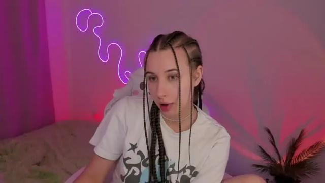 Image 6 of cuterlina Stream on Chaturbate on 18 months ago