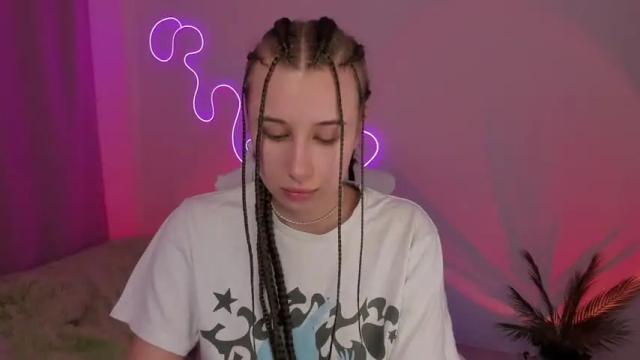 Image 7 of cuterlina Stream on Chaturbate on 18 months ago