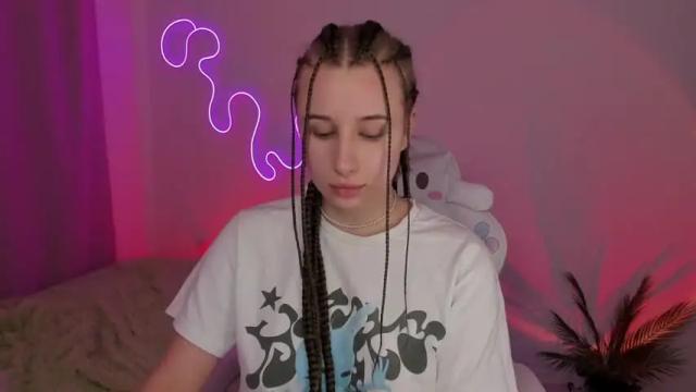 Image 8 of cuterlina Stream on Chaturbate on 18 months ago