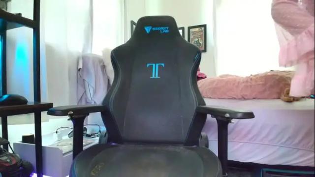 Image 2 of cuteypi Stream on Chaturbate on 3 months ago