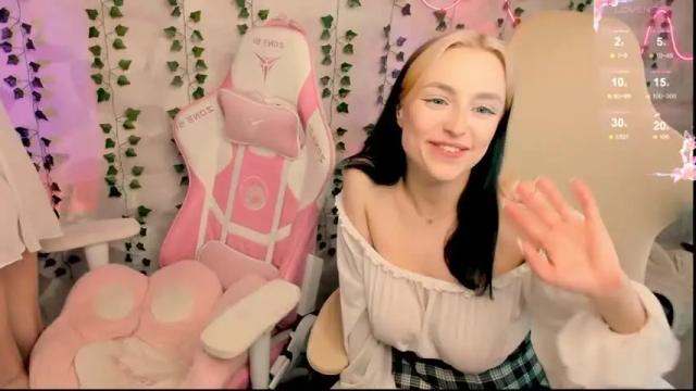 Image 2 of cutie_angels Stream on Chaturbate on 14 months ago